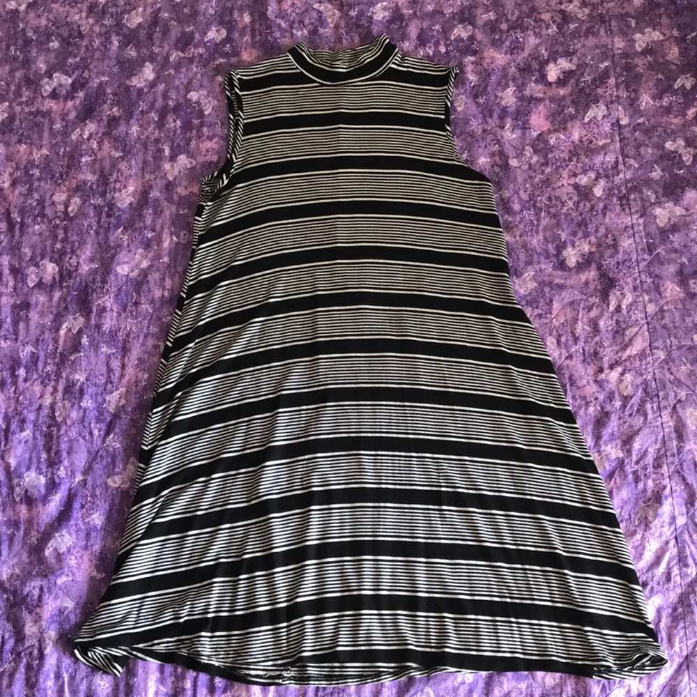 Kristin Nicole women’s dress